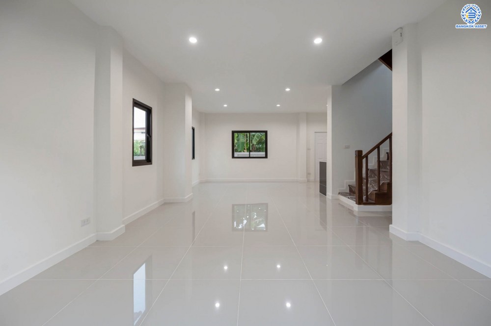 บ้านมือสองตกแต่งใหม่ โครงการ บุรีรมย์ วัดพระเงิน เนื้อที่ 36.3 ตร.ว. ฟังก์ชัน 3 ห้องนอน 2 ห้องน้ำ 1 ที่จอดรถ พื้นที่ใช้สอยกว้างขวาง เดินทางสะดวกสบาย บนทำเลเชื่อมต่อถนนกาญจนาภิเษก ใกล้เซ็นทรัลเวสต์เกต โครงการรถไฟฟ้าสายสีม่วง "สถานีตลาดบางใหญ่" และทางด่วน "ศรีรัช"